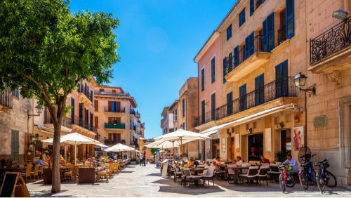 Die Altstadt von Alcudia im Nordosten der Insel ist immer einen Besuch wert! Die Altstadt von Alcudia im Nordosten der Insel ist immer einen Besuch wert!