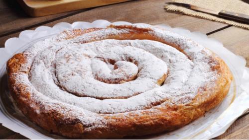 Traditionelles Hefegebäck der Balearen: die süße Ensaimada aus Mallorca. Traditionelles Hefegebäck der Balearen: die süße Ensaimada aus Mallorca.